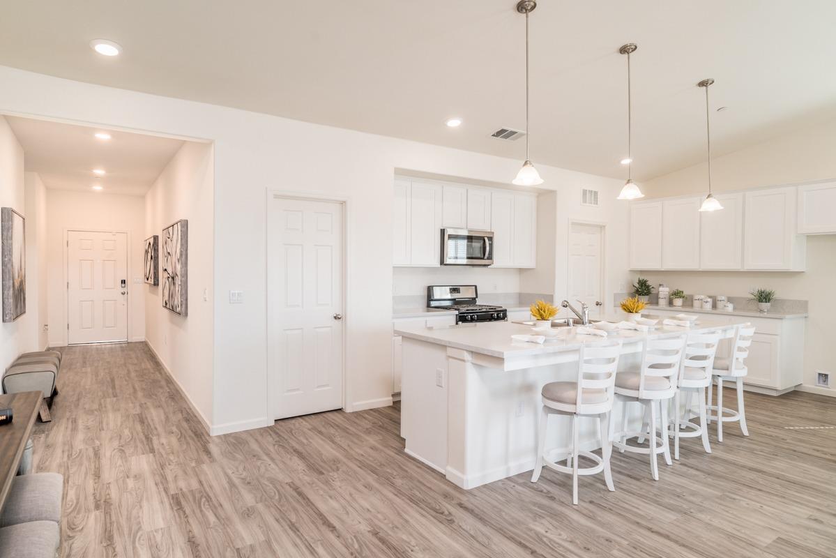 1108 E Kern