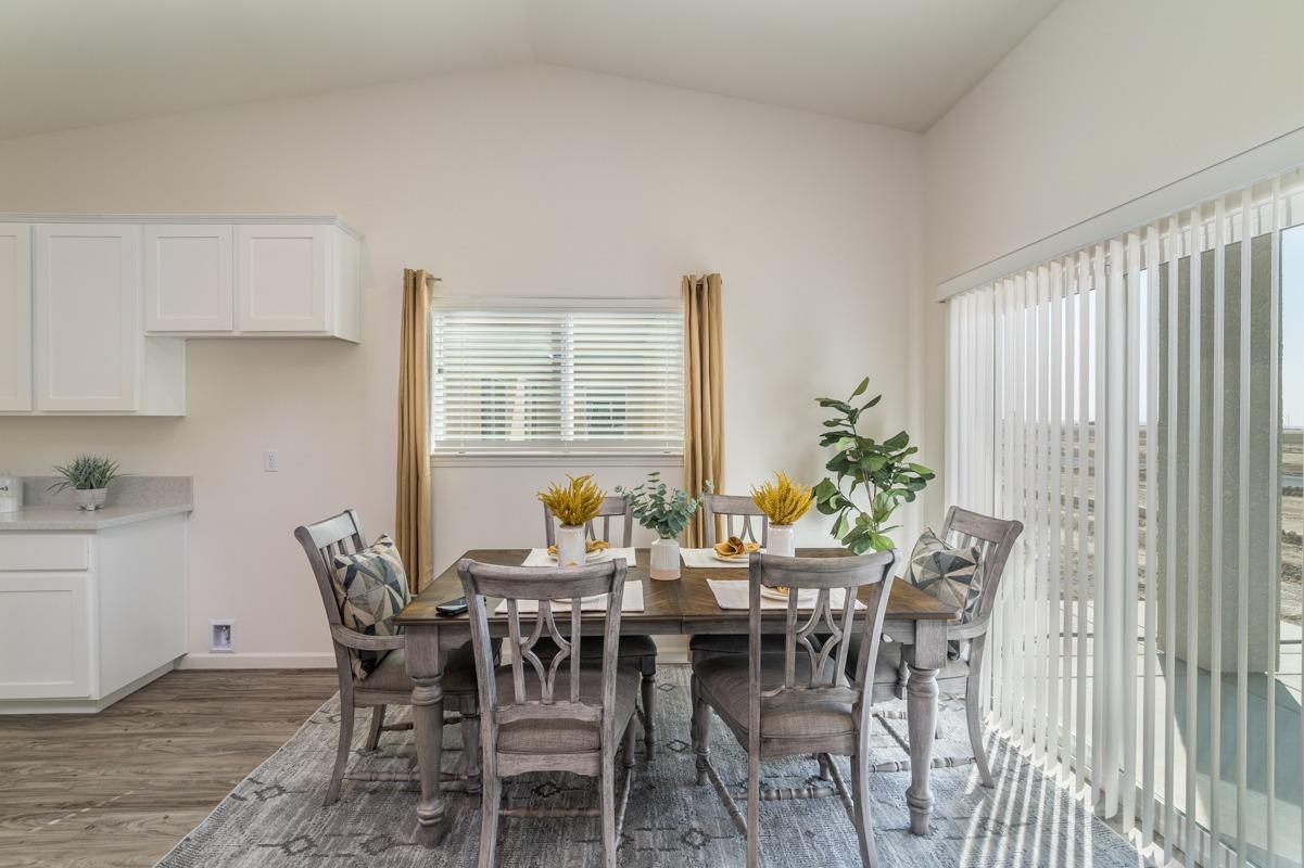 1108 E Kern