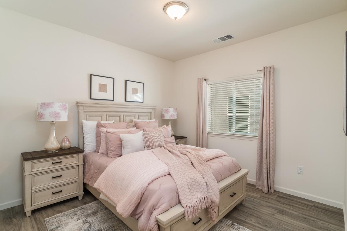 1108 E Kern