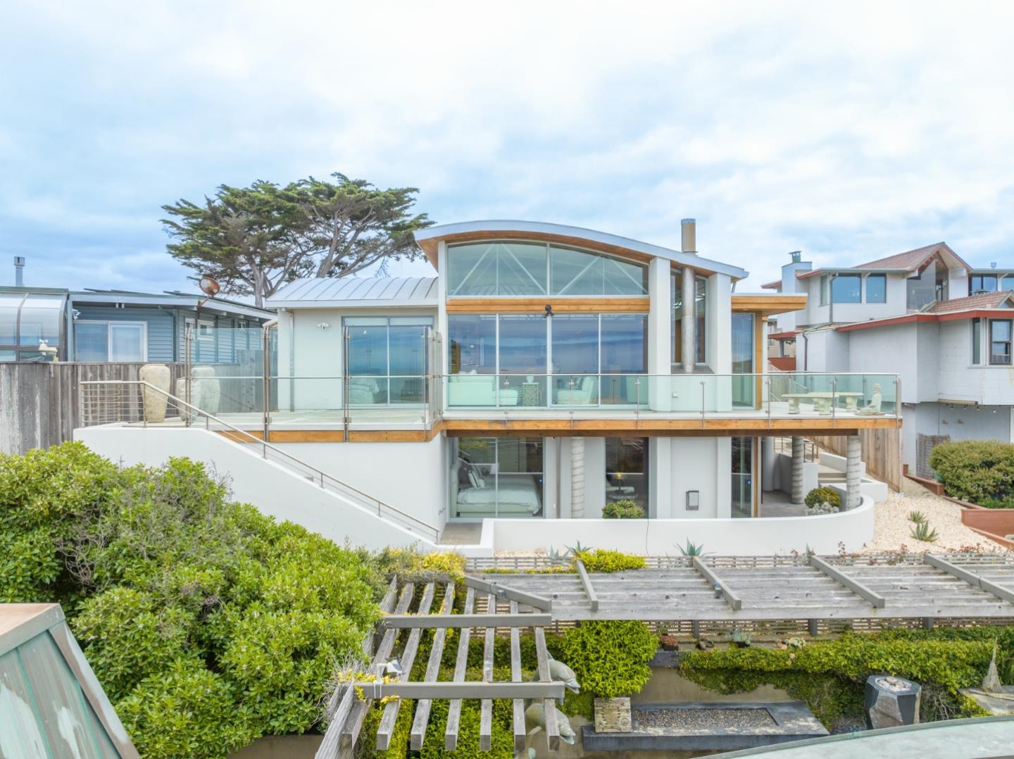 143 Seafoam AVE