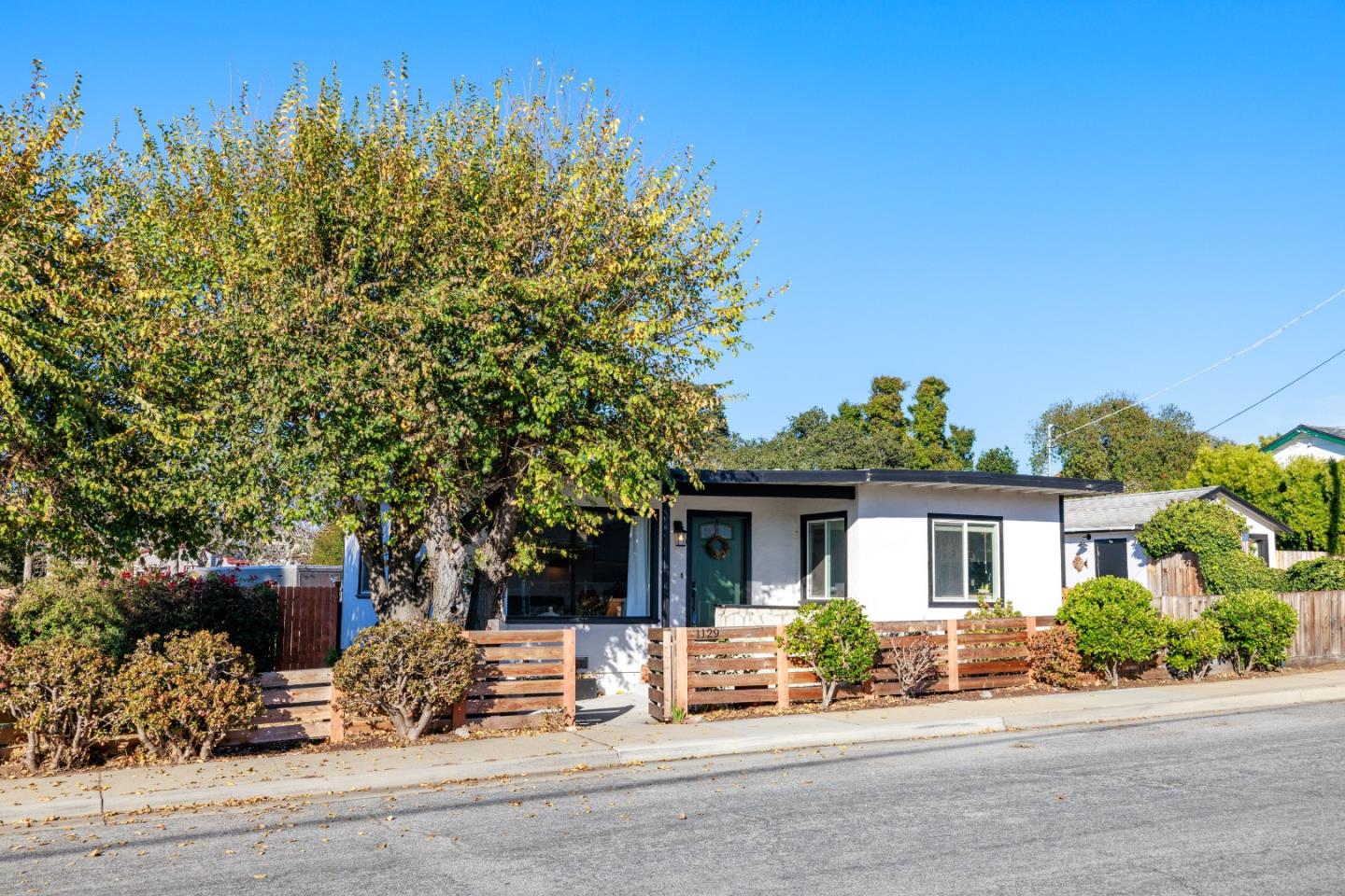 1129 Wanda AVE