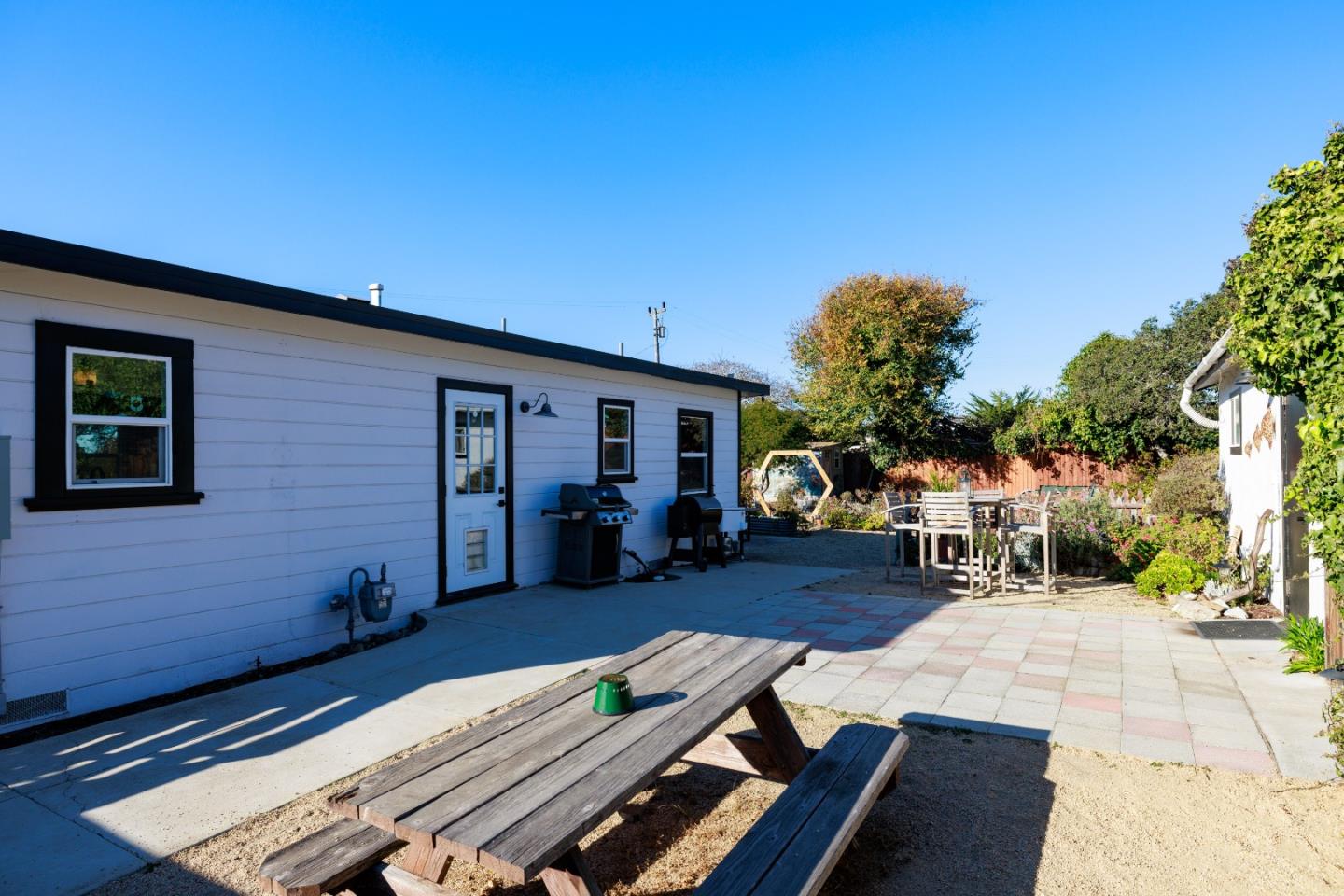1129 Wanda AVE