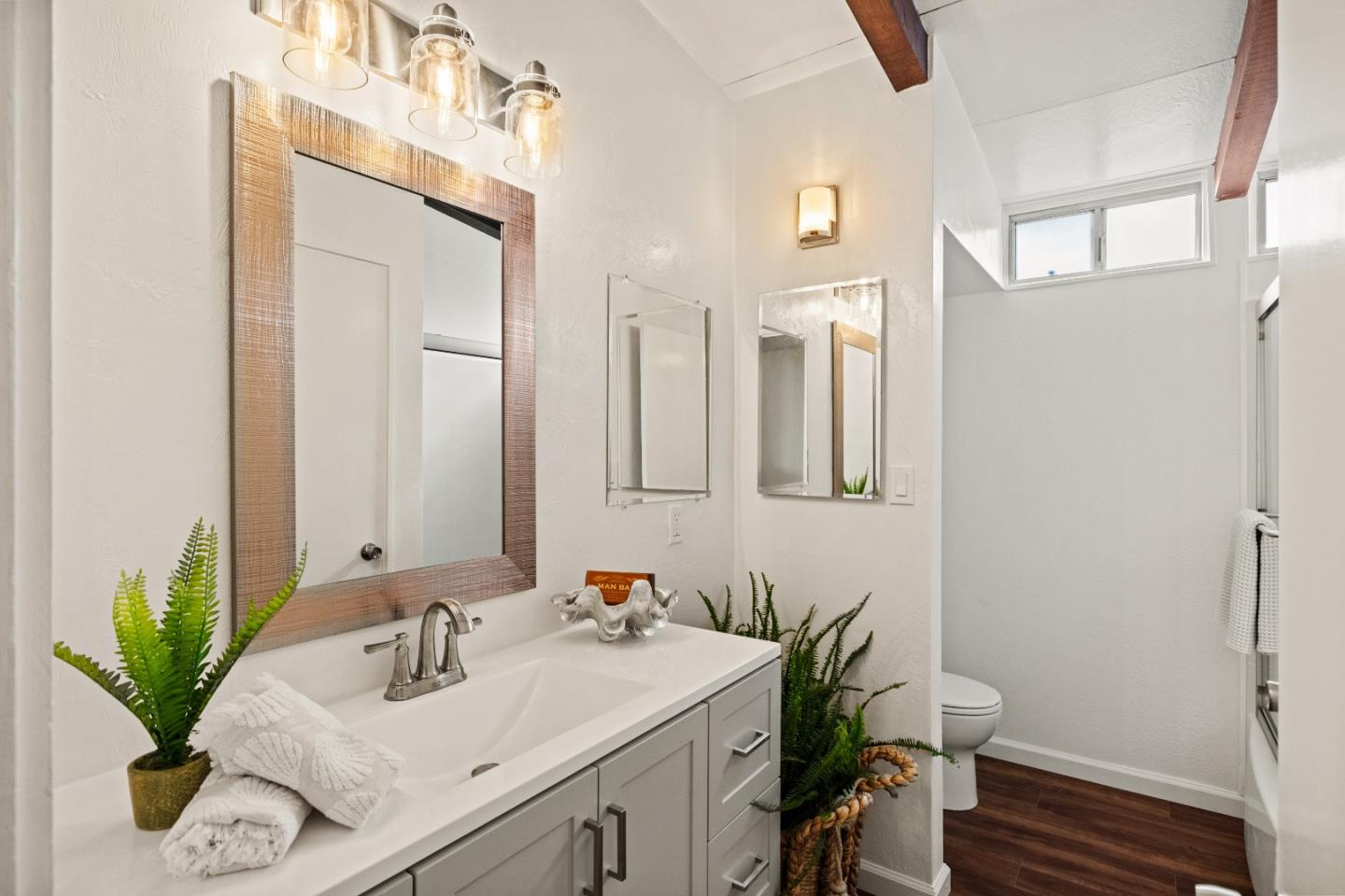 830 Avalon PL
