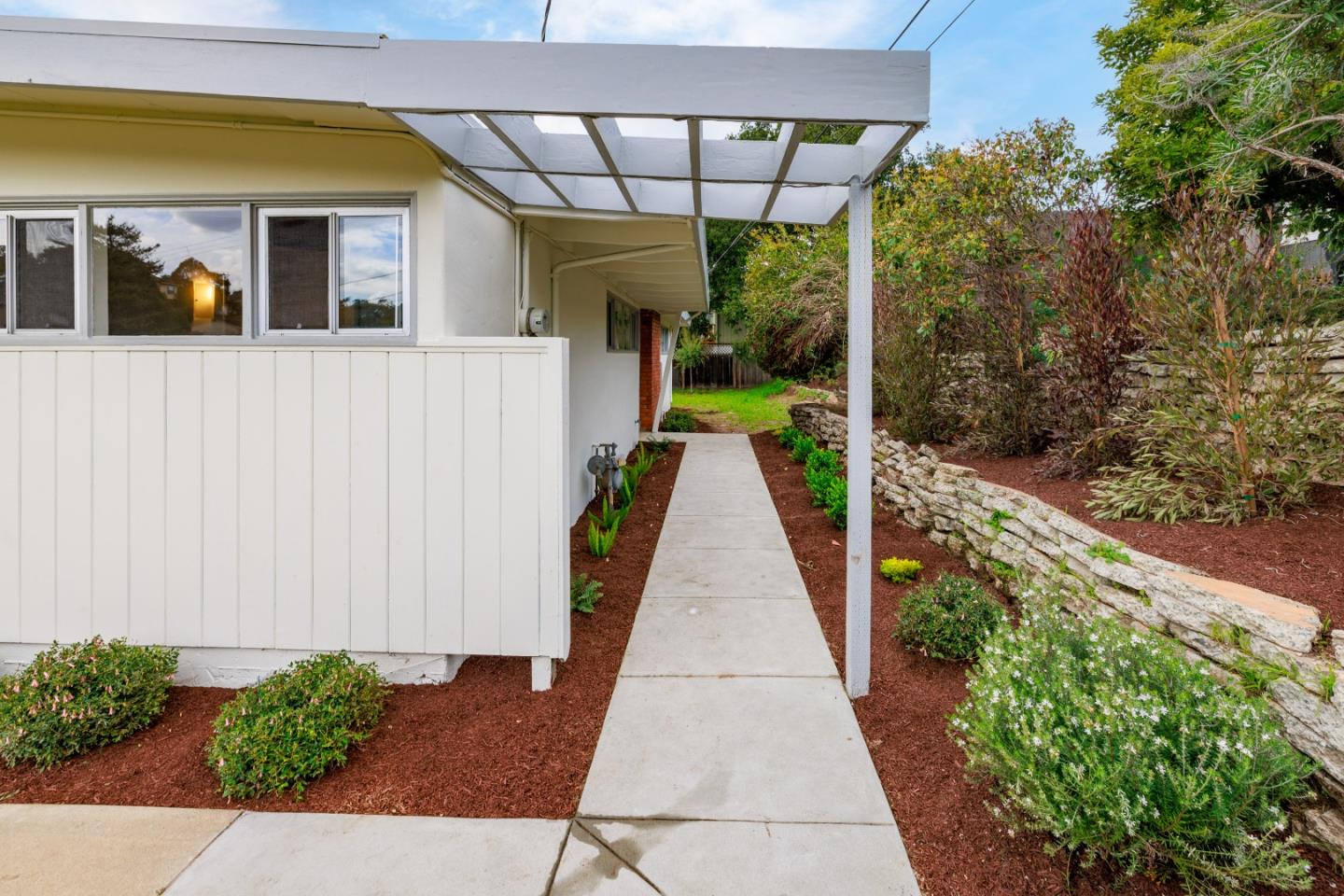 830 Avalon PL