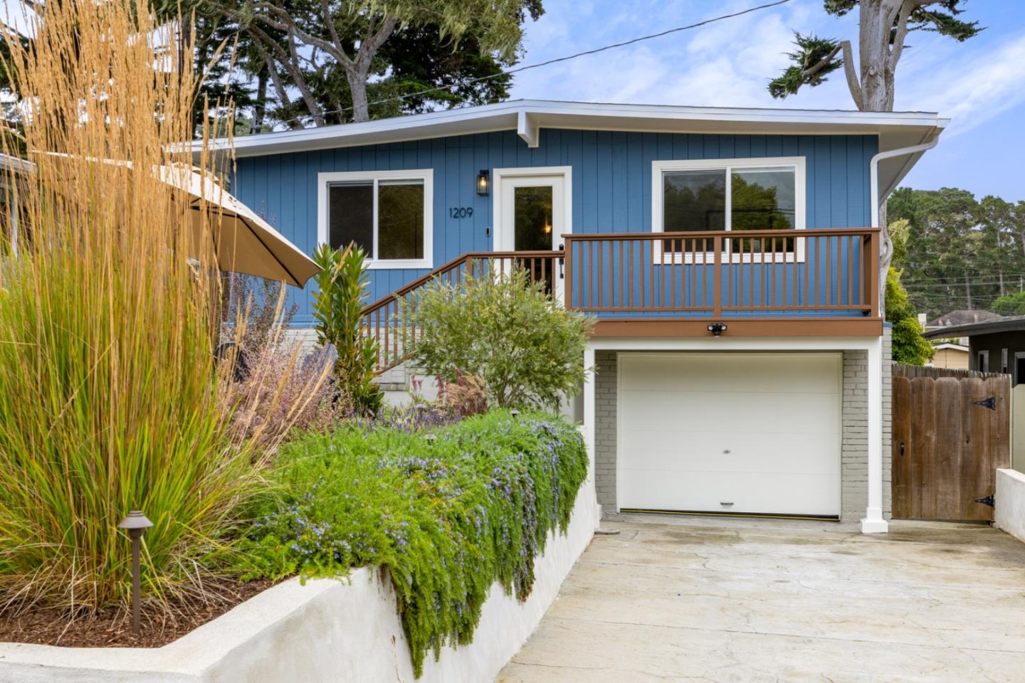 1209 Shafter AVE
