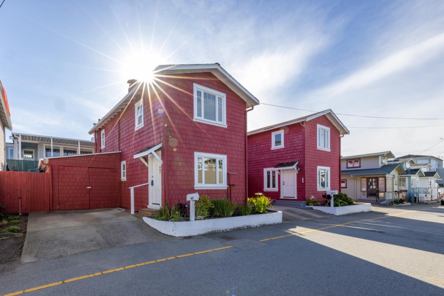 687 & 689 Mermaid AVE