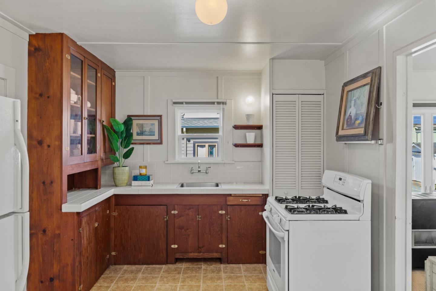 687 & 689 Mermaid AVE