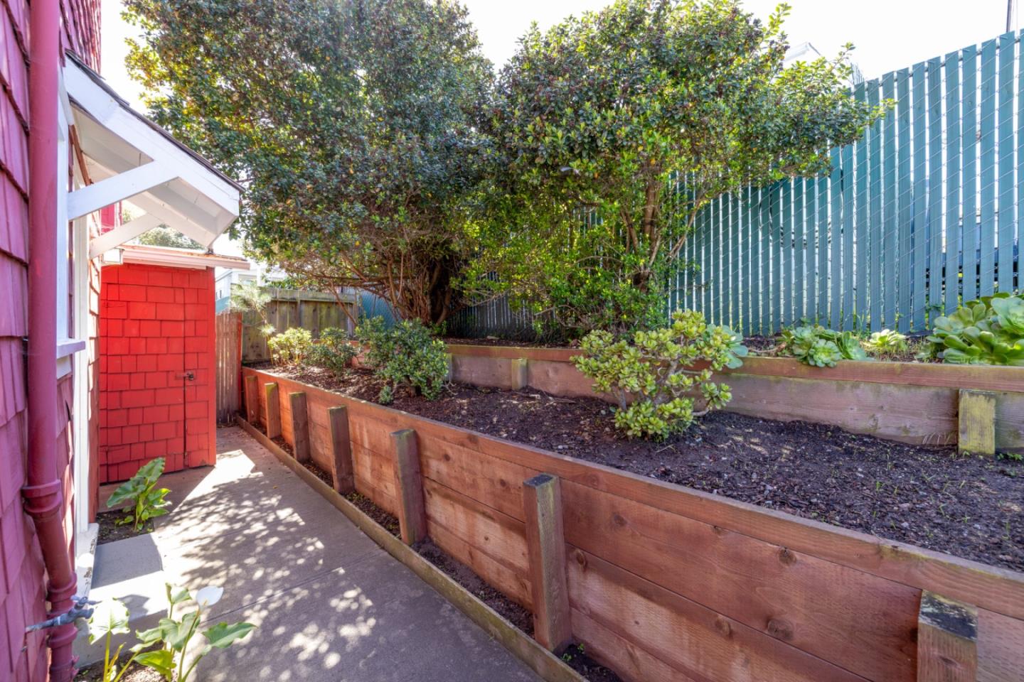 687 & 689 Mermaid AVE