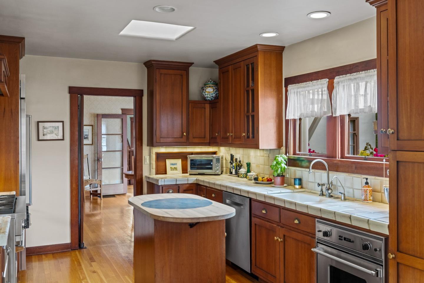 944 Bayview AVE