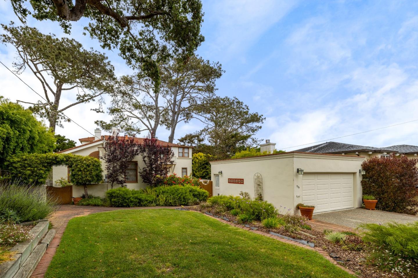 944 Bayview AVE