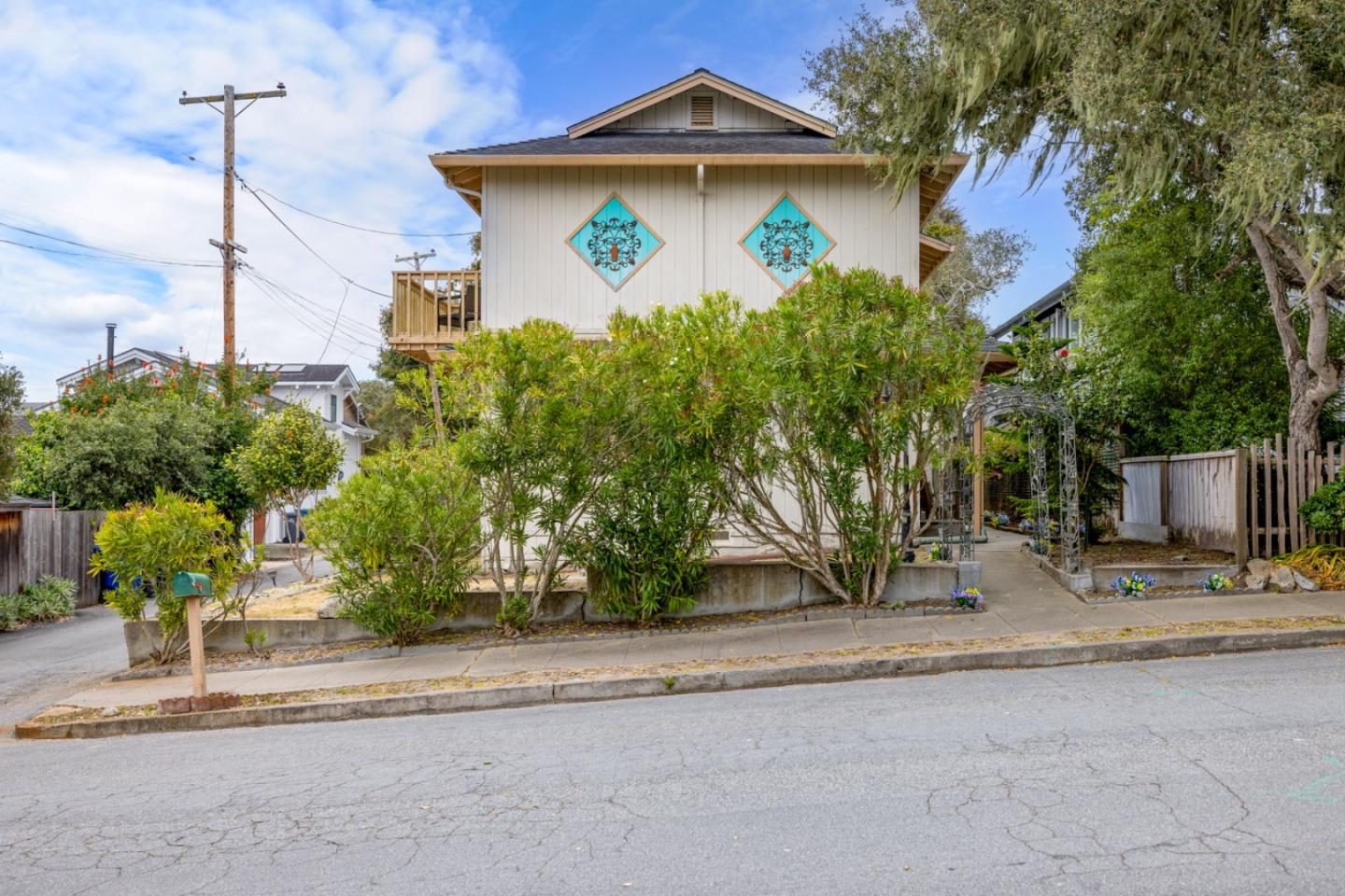 917 Fountain AVE