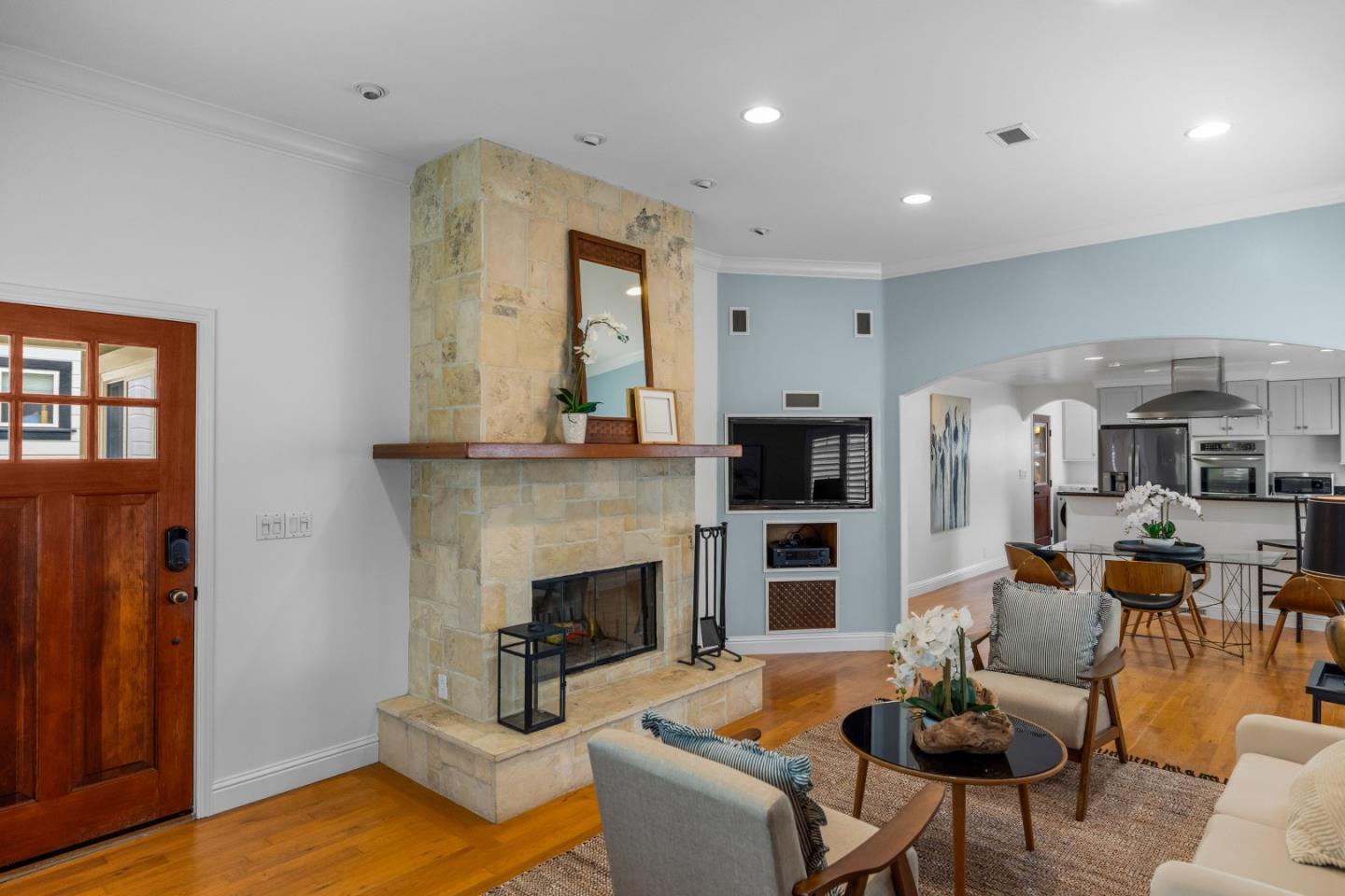 537 Larkin ST