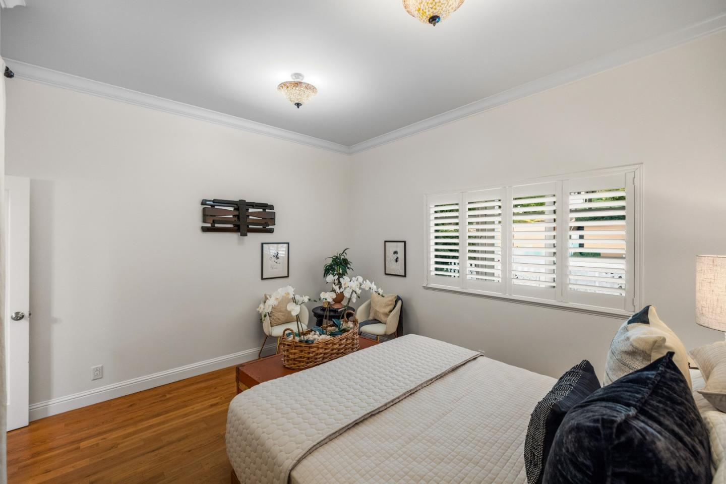 537 Larkin ST