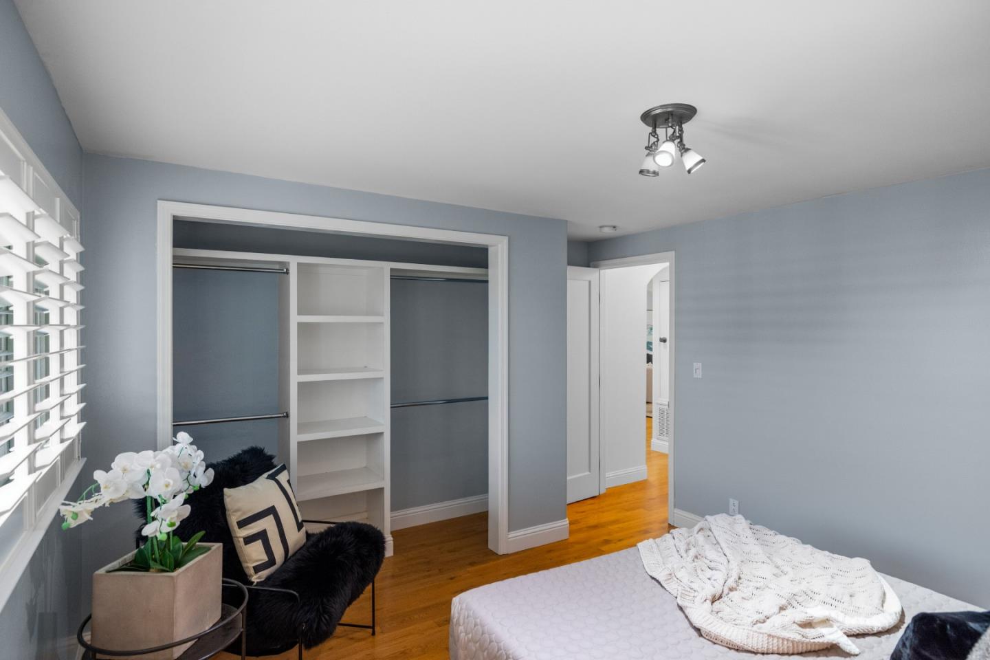 537 Larkin ST