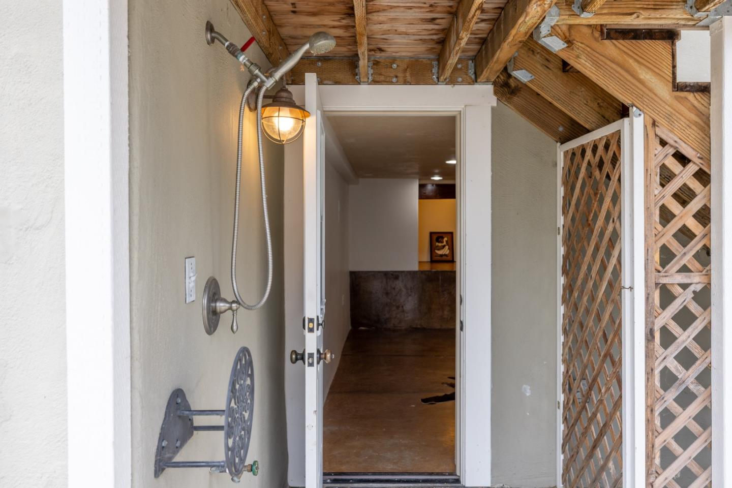 537 Larkin ST