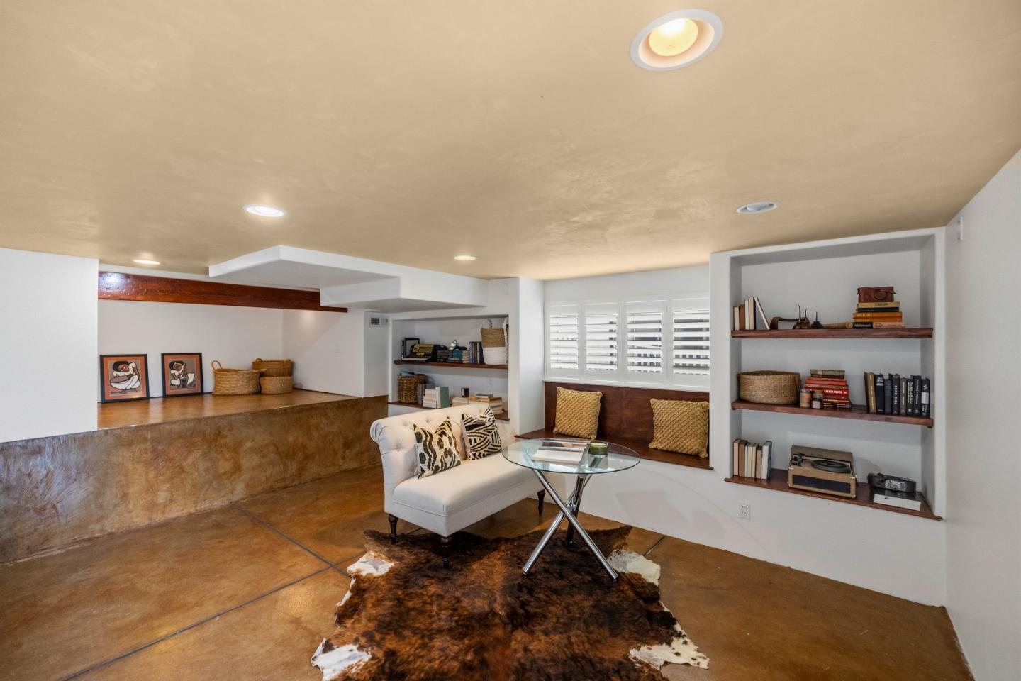537 Larkin ST
