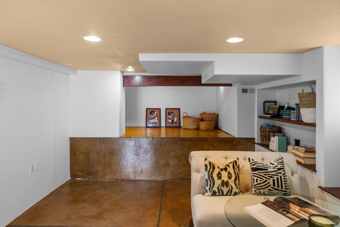 537 Larkin ST