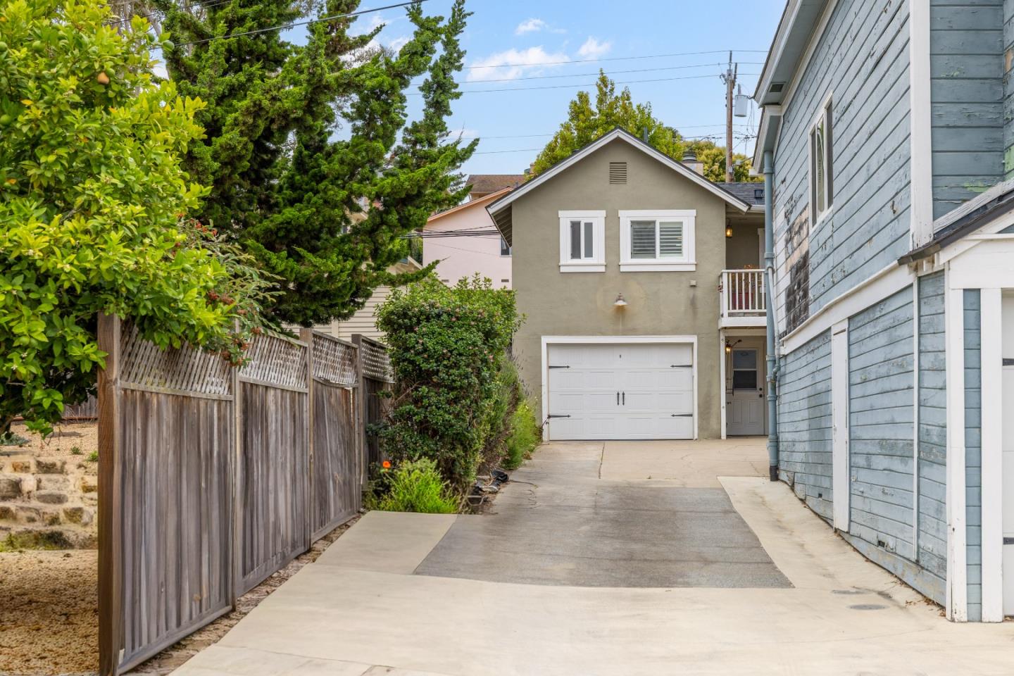 537 Larkin ST