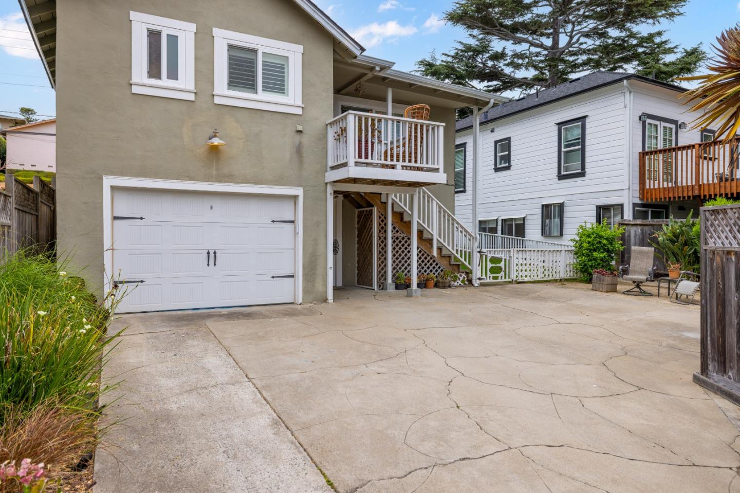 537 Larkin ST