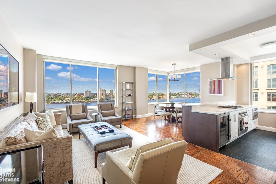 200 RIVERSIDE Boulevard 26C