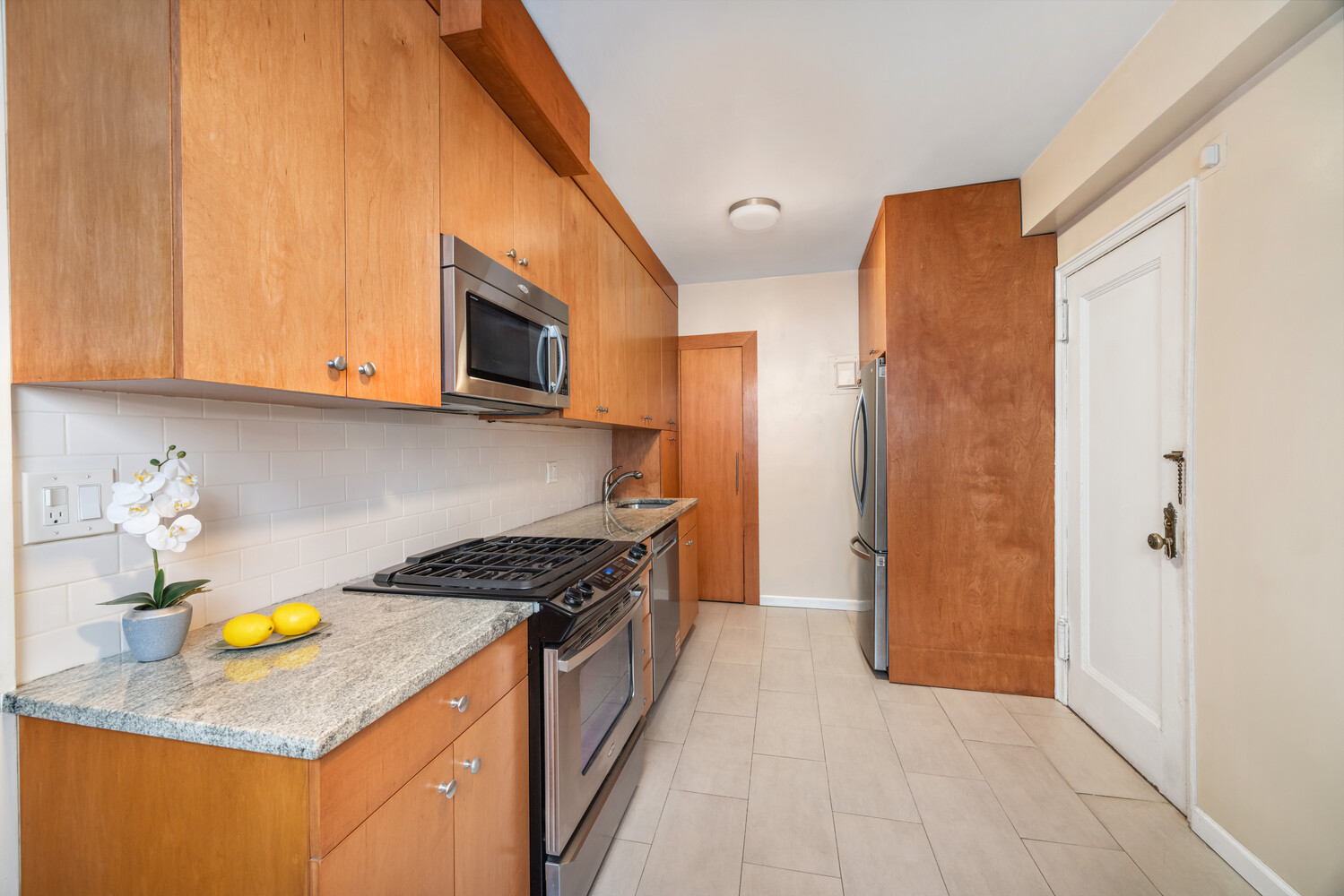 390 RIVERSIDE Drive 4D