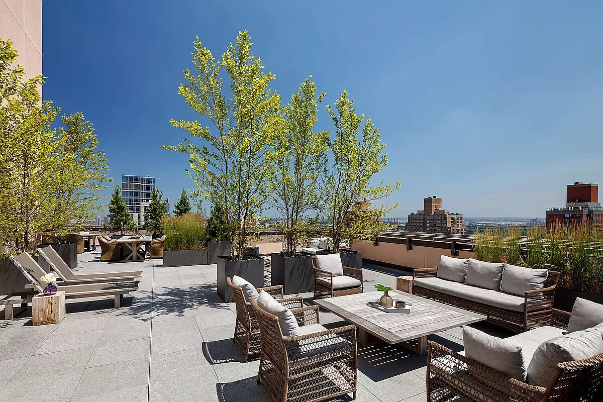 389 E 89TH Street 6G