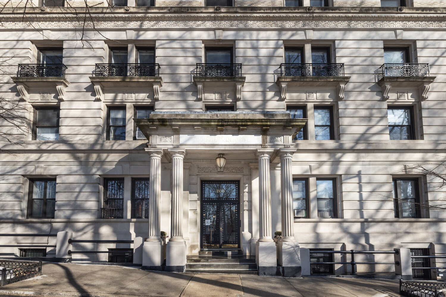 265 RIVERSIDE Drive 1C