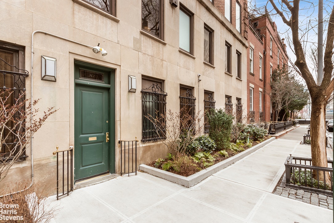 25 SUTTON Place MAISONETTE