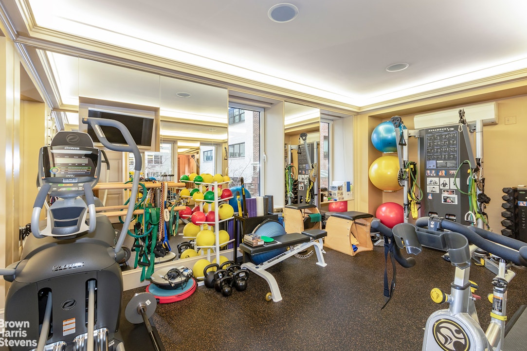 25 SUTTON Place MAISONETTE