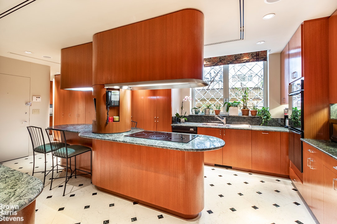 25 SUTTON Place MAISONETTE