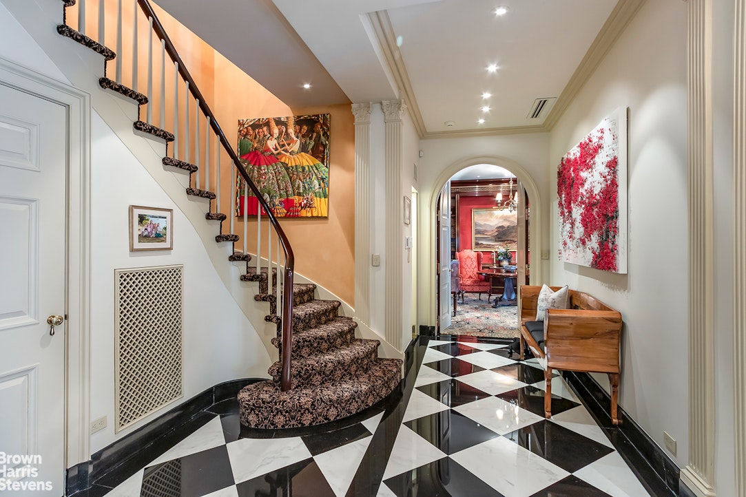 25 SUTTON Place MAISONETTE