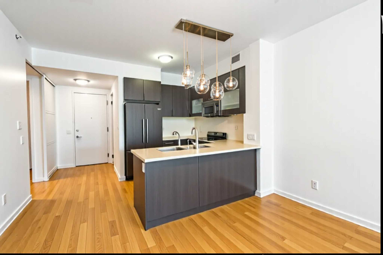 454 W 54TH Street M3