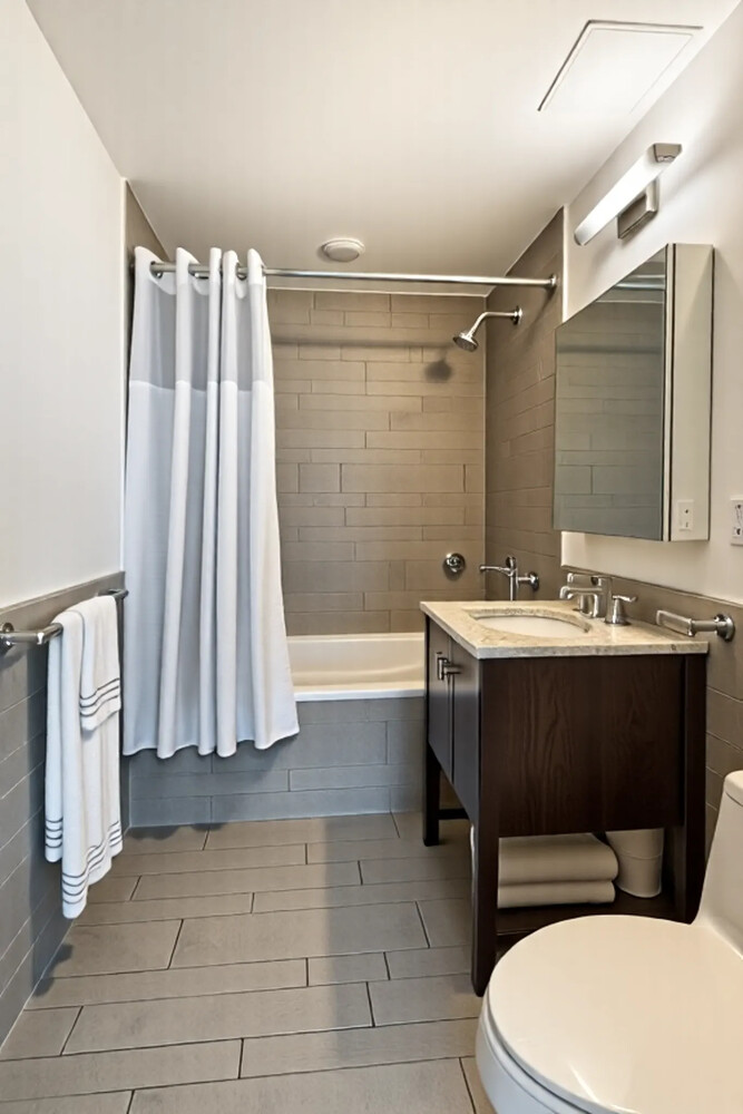 454 W 54TH Street M3