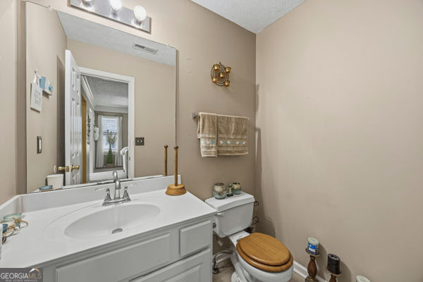 1835 Barrington Overlook NW