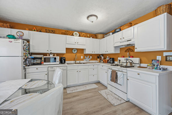 1835 Barrington Overlook NW