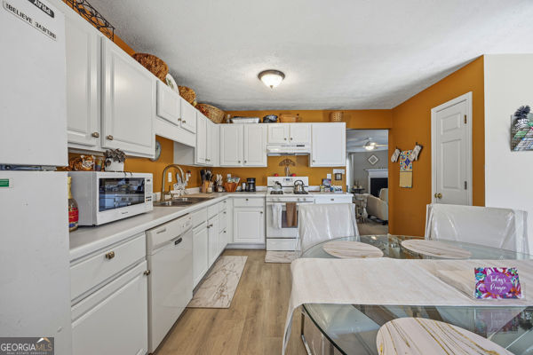 1835 Barrington Overlook NW