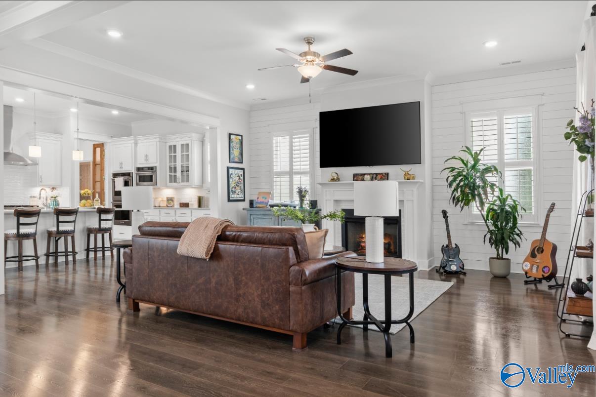 109 Hillcrest Avenue NW