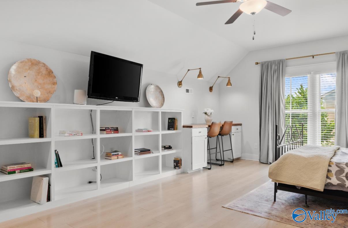 109 Hillcrest Avenue NW