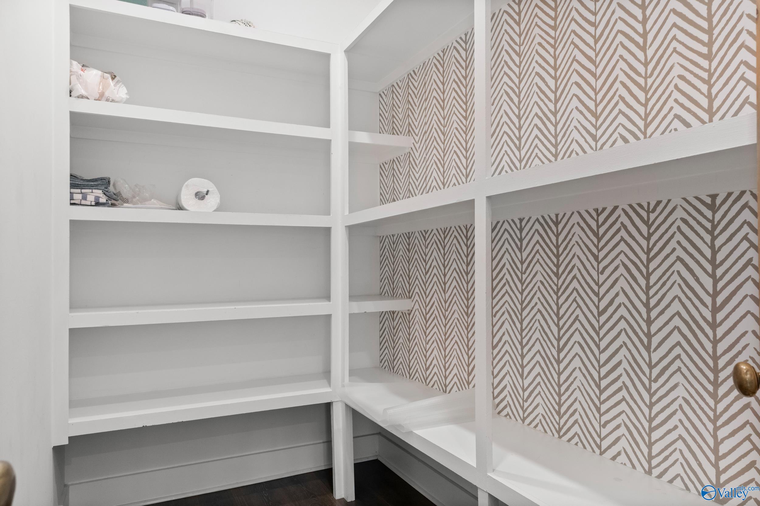 109 Hillcrest Avenue NW