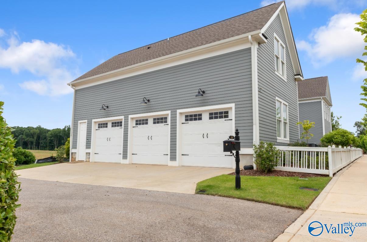 109 Hillcrest Avenue NW