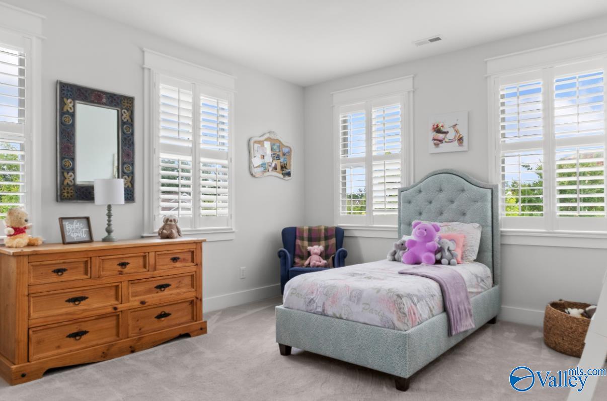 109 Hillcrest Avenue NW