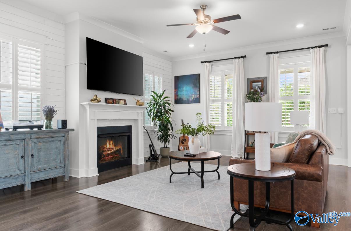 109 Hillcrest Avenue NW