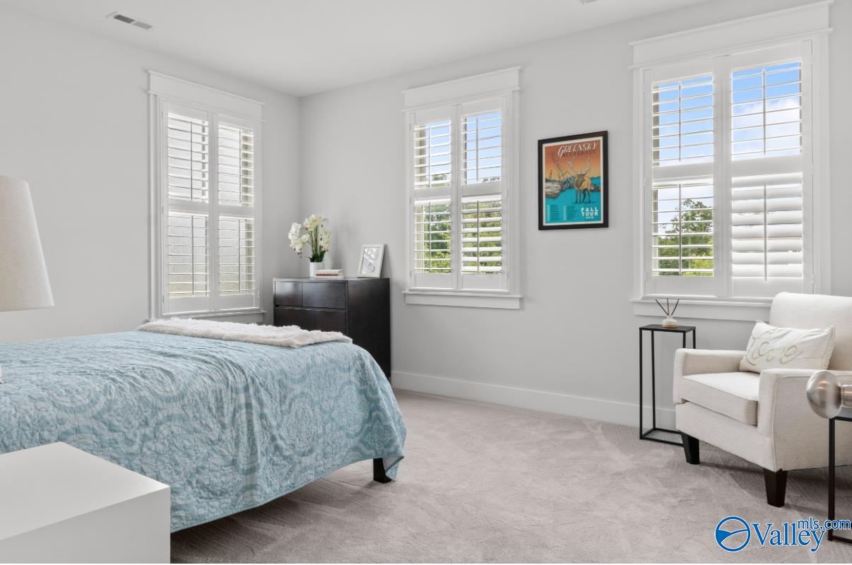 109 Hillcrest Avenue NW