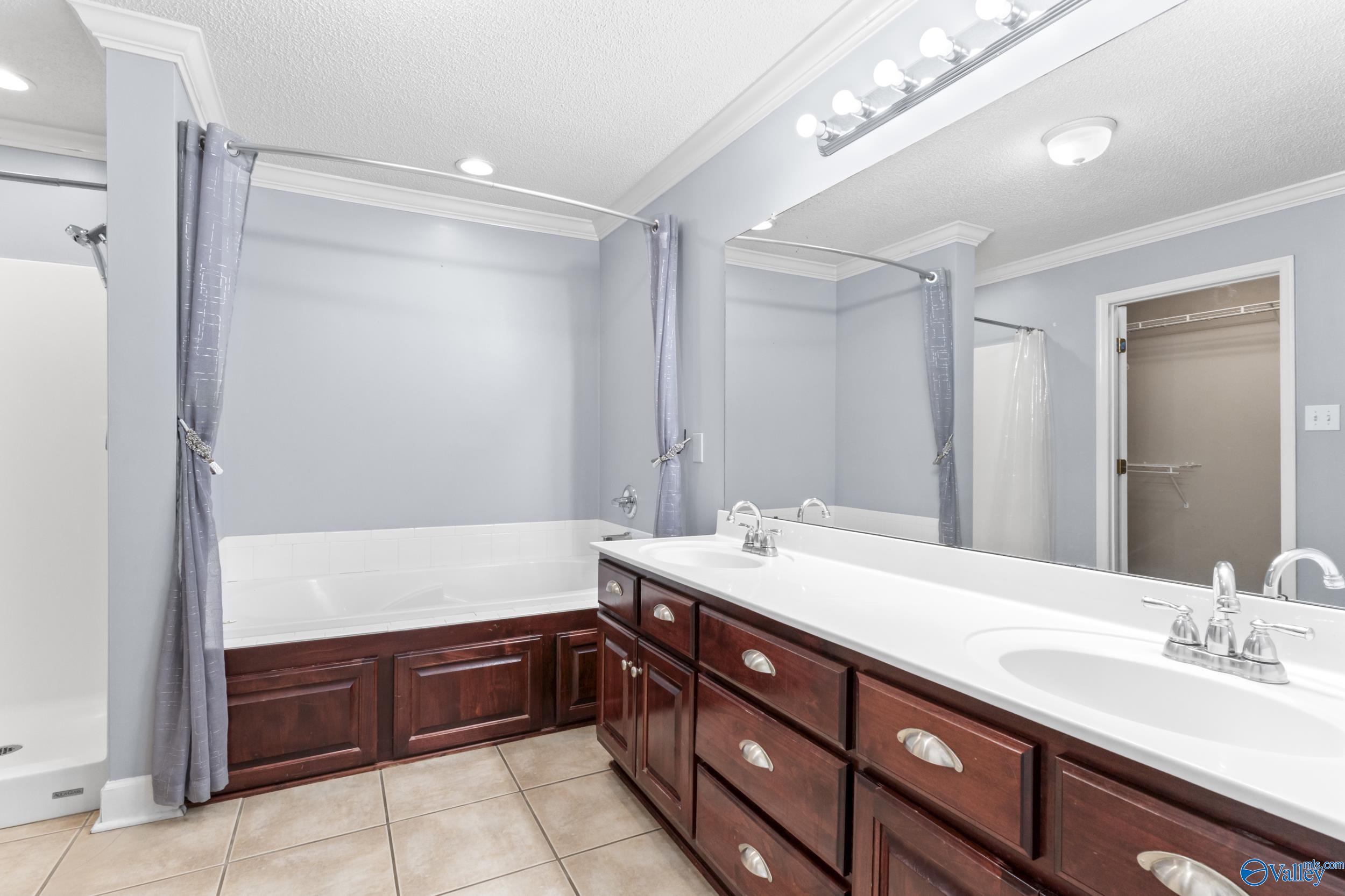 3907 Steve Perkins Drive SW