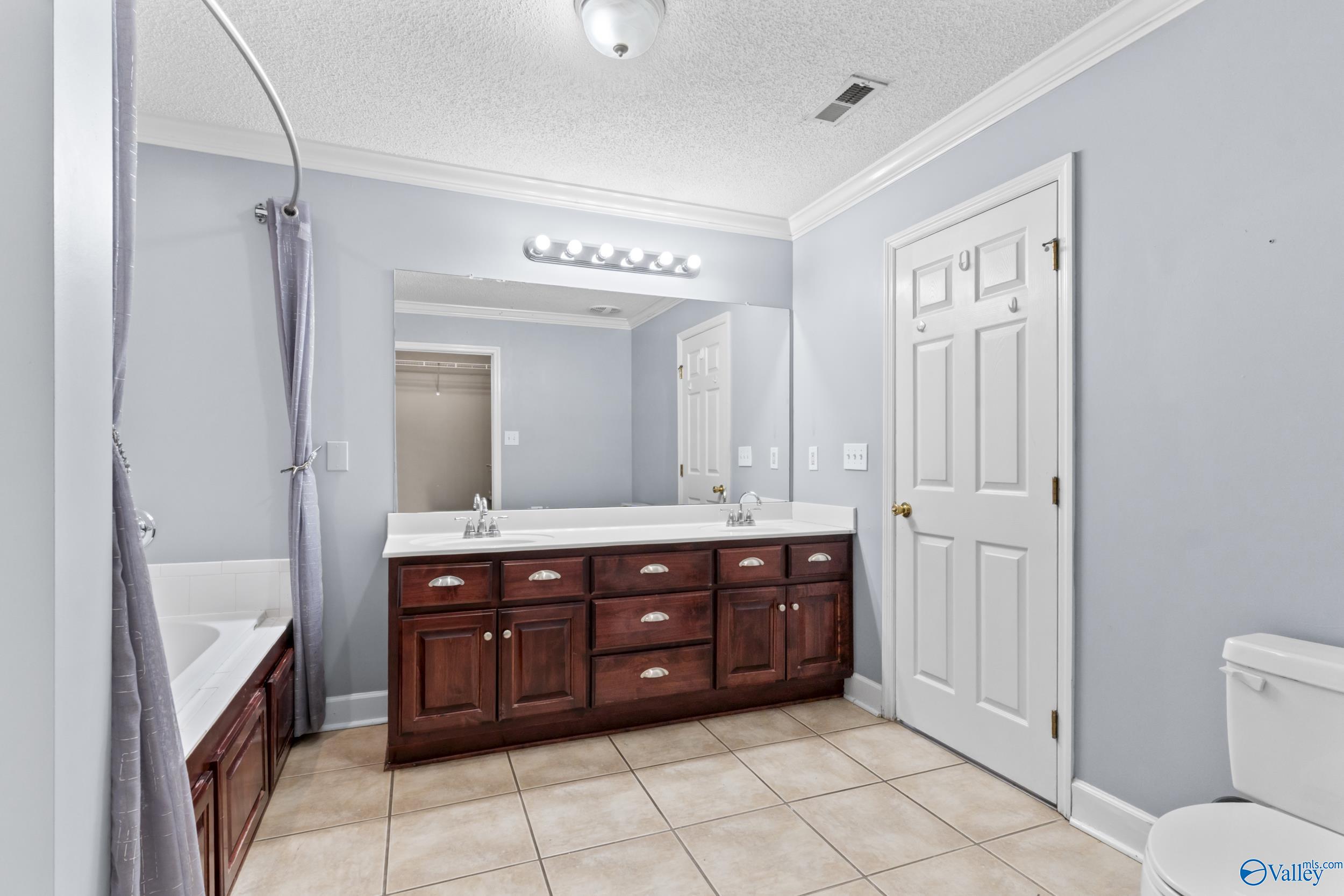 3907 Steve Perkins Drive SW