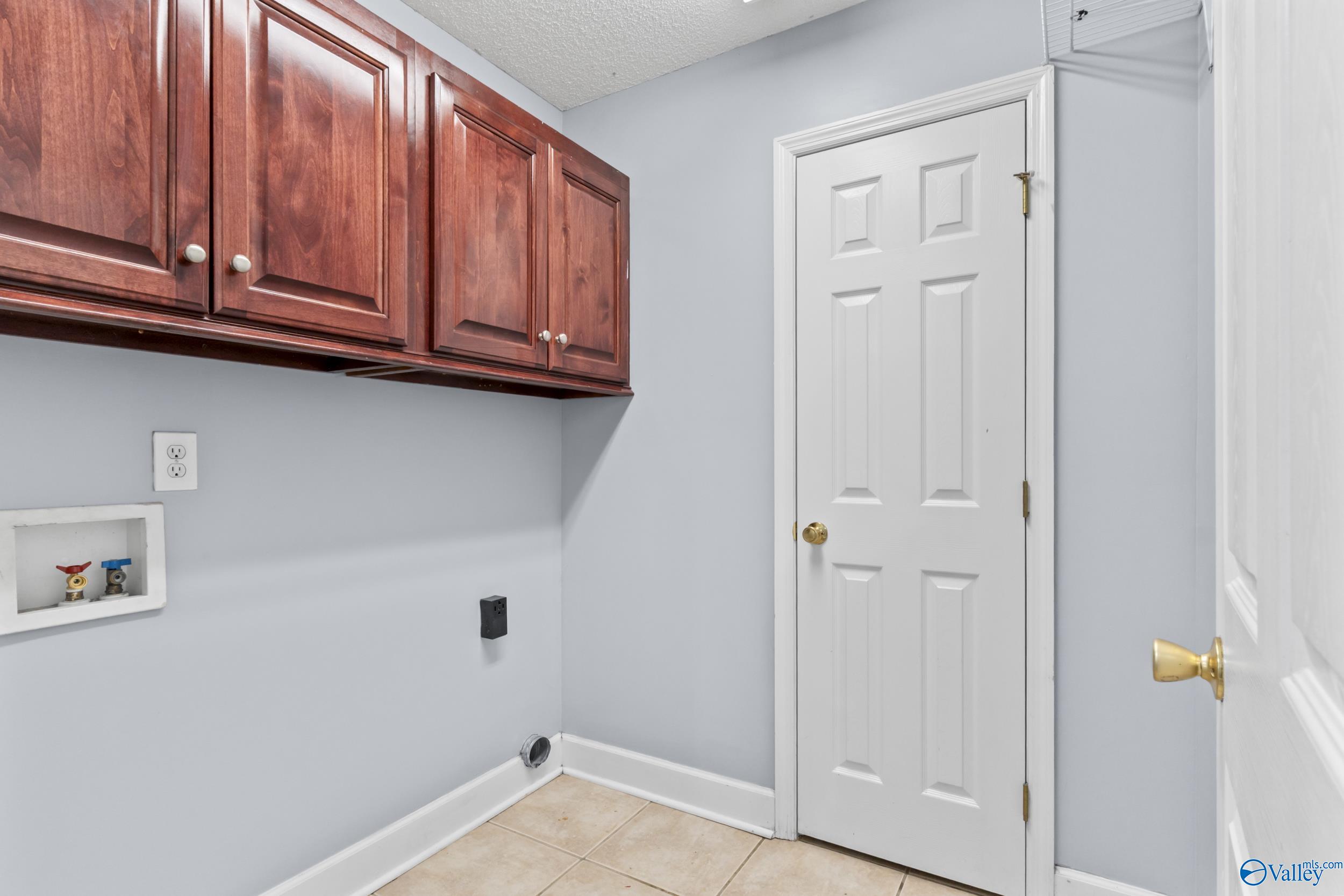 3907 Steve Perkins Drive SW