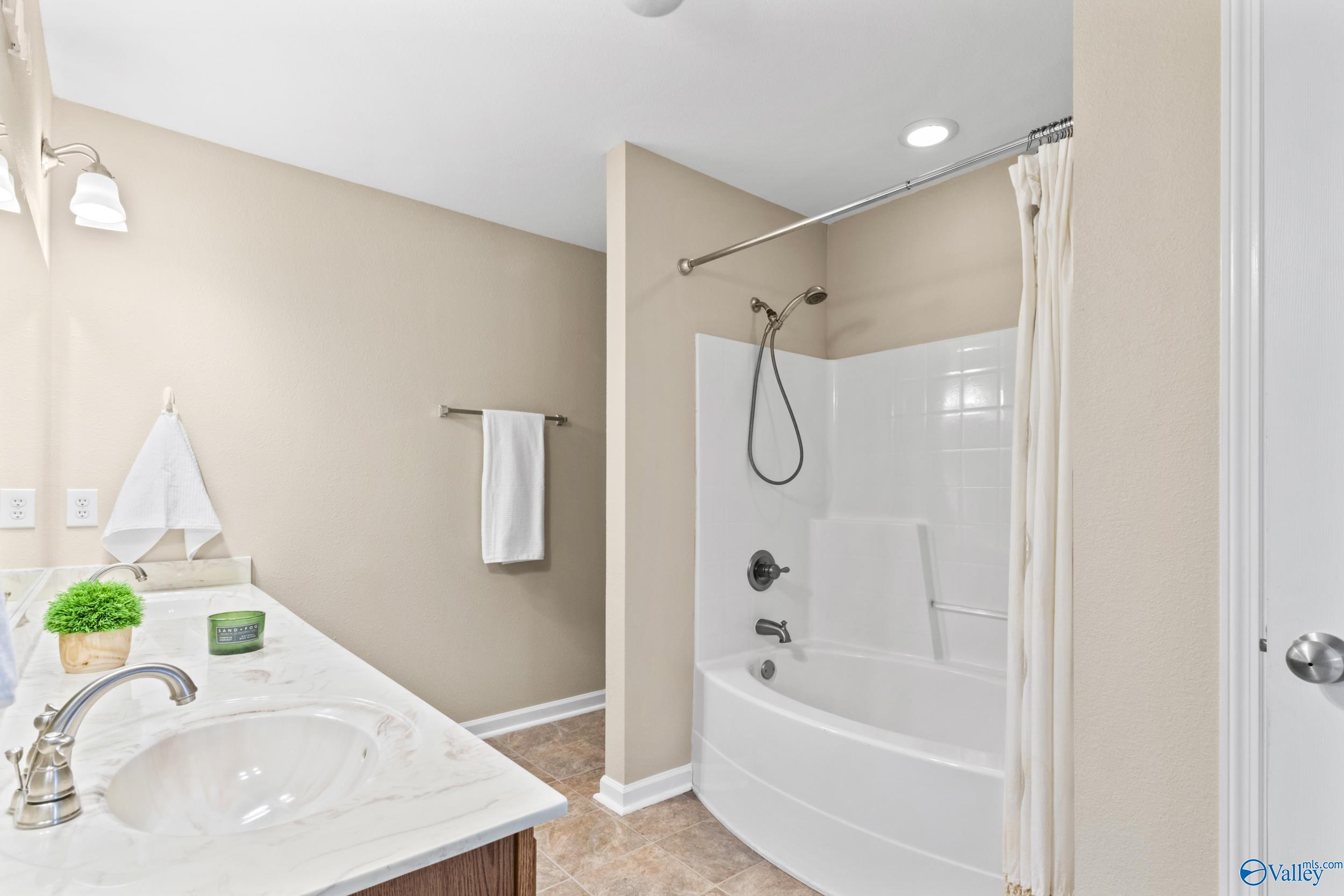 3099 Castlecreek Drive SW