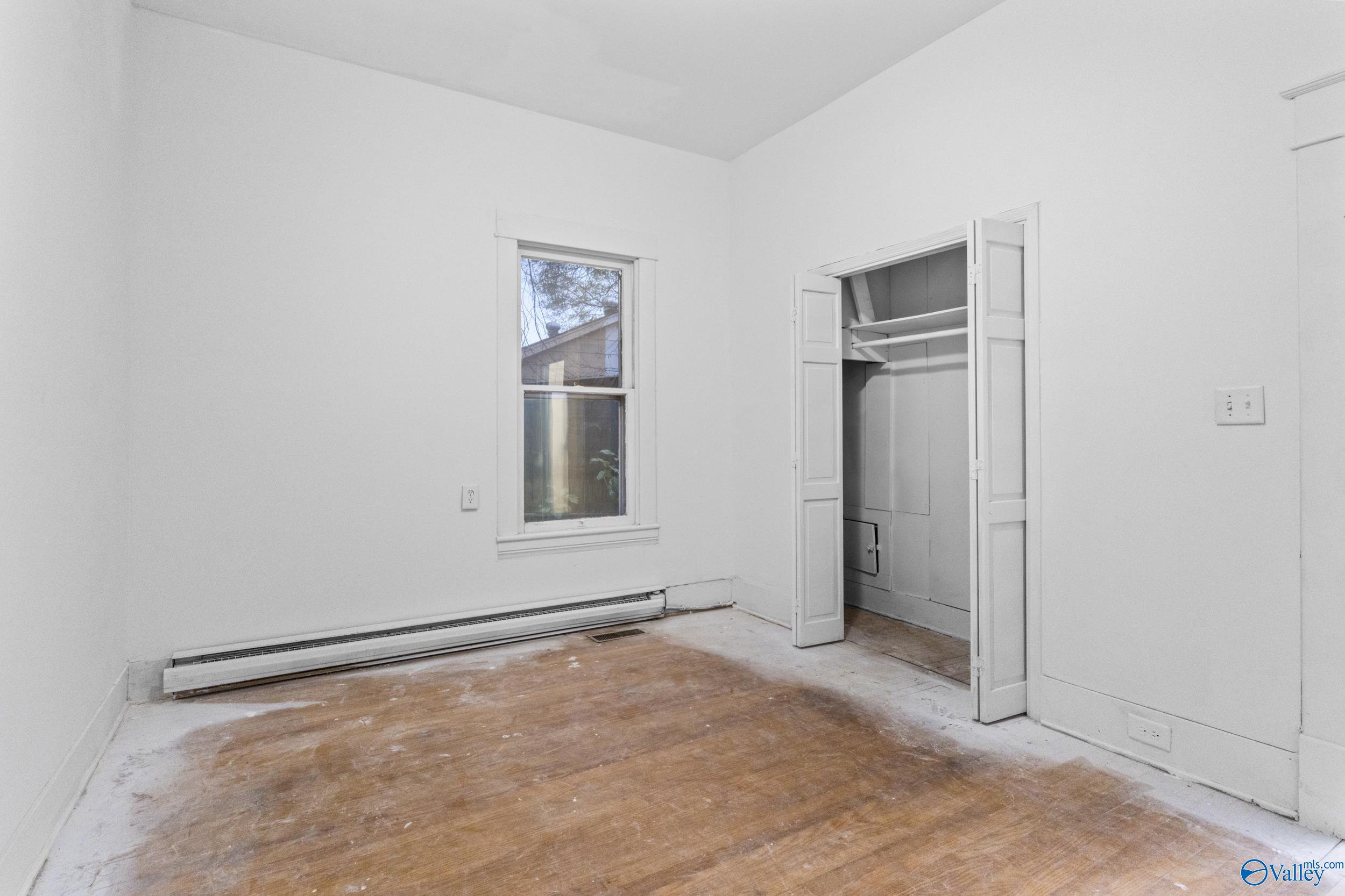 909 SE 9th Street Se SE