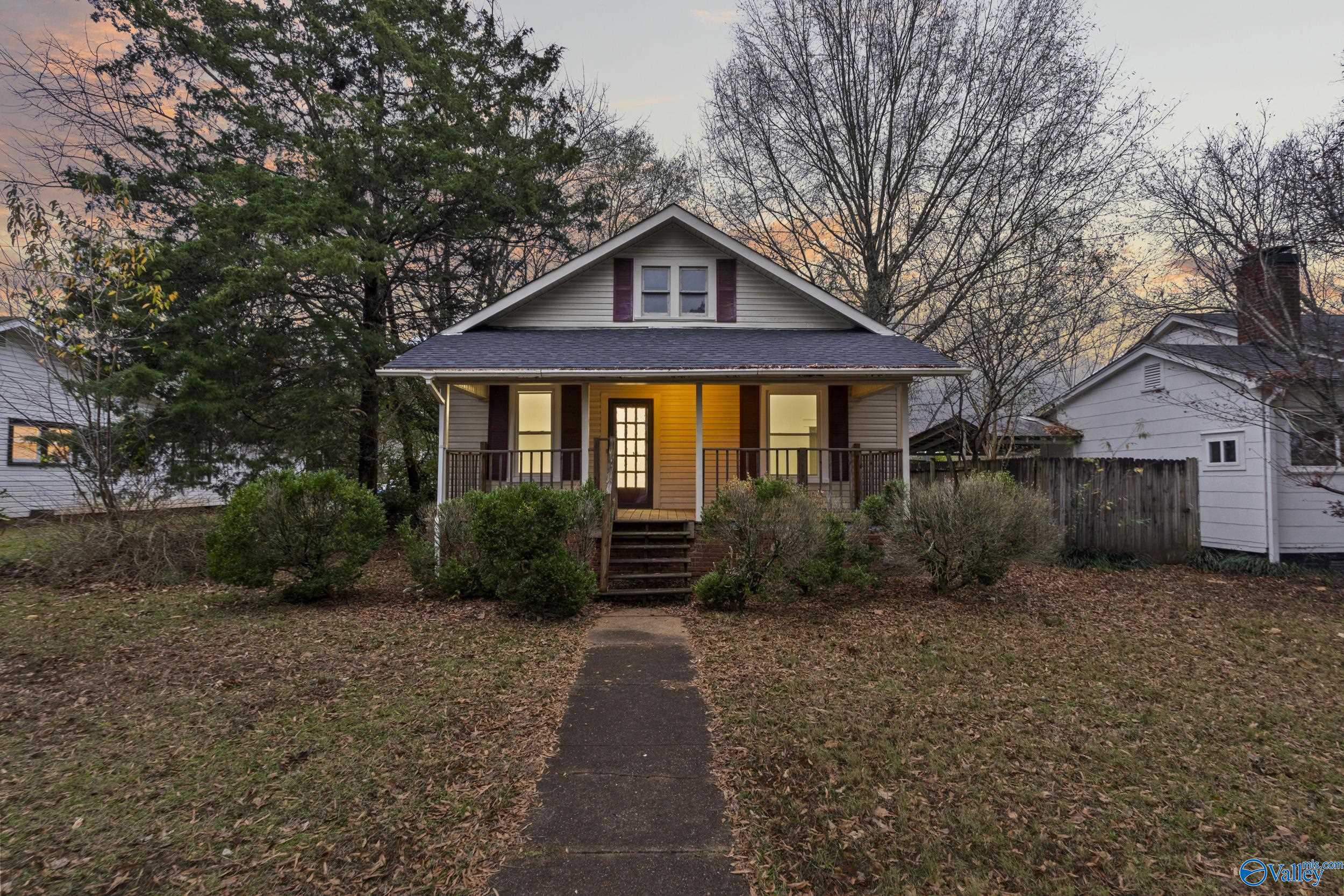 909 SE 9th Street Se SE