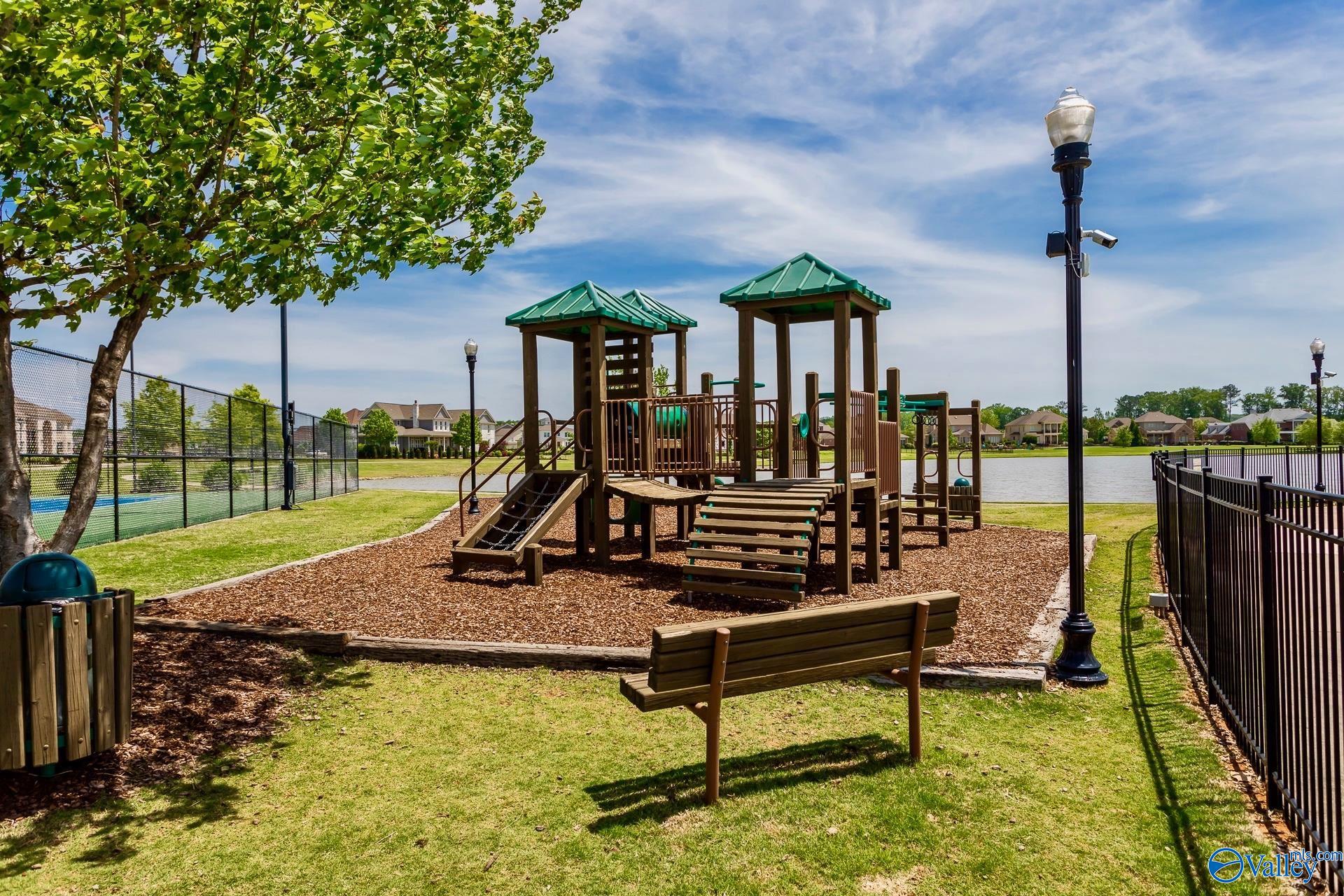 24 Tall Oak Blvd